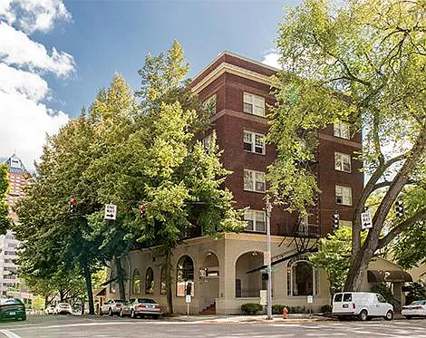 Regency Apartments — Photo 1