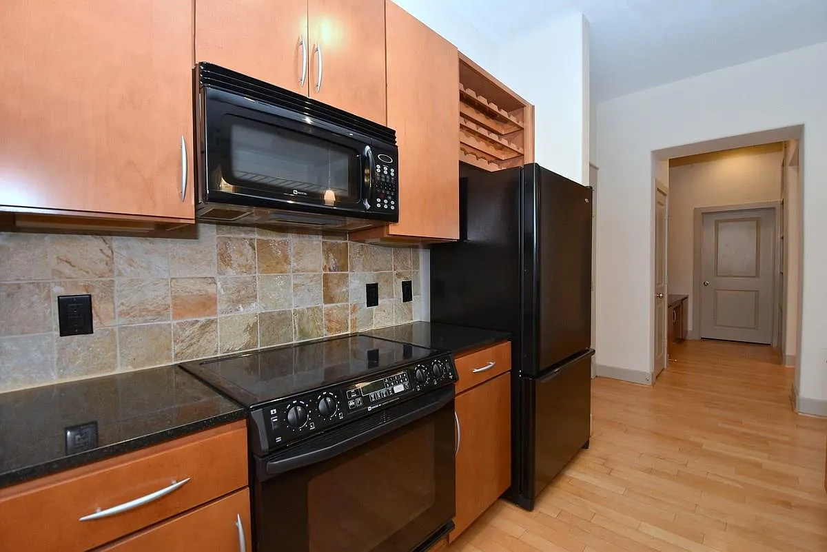 1 bed, 1.0 bath, 982 sqft, $1,725 — Photo 4