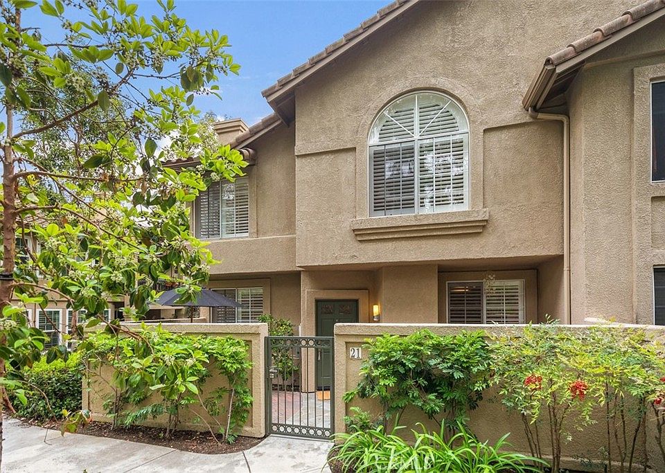 1st image of 21 Hillgate Pl
