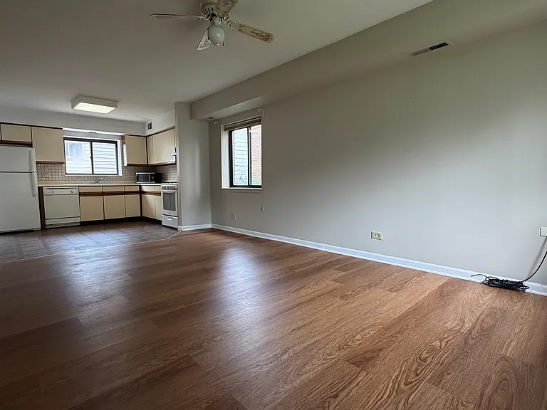 27W106 Cooley Ave — Photo 4
