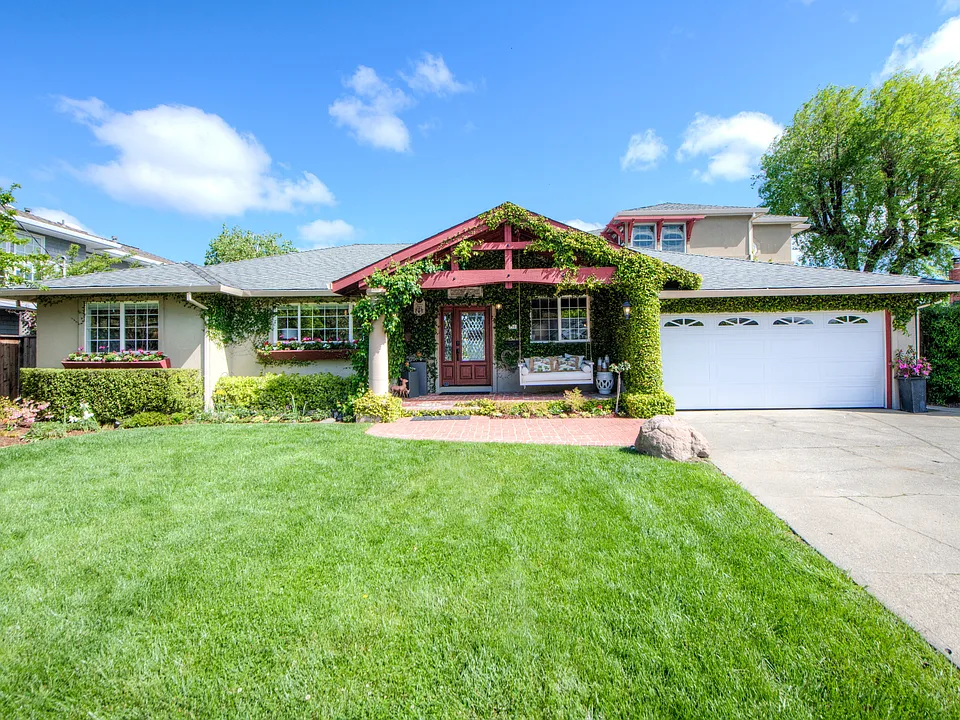 198 Harvard Dr