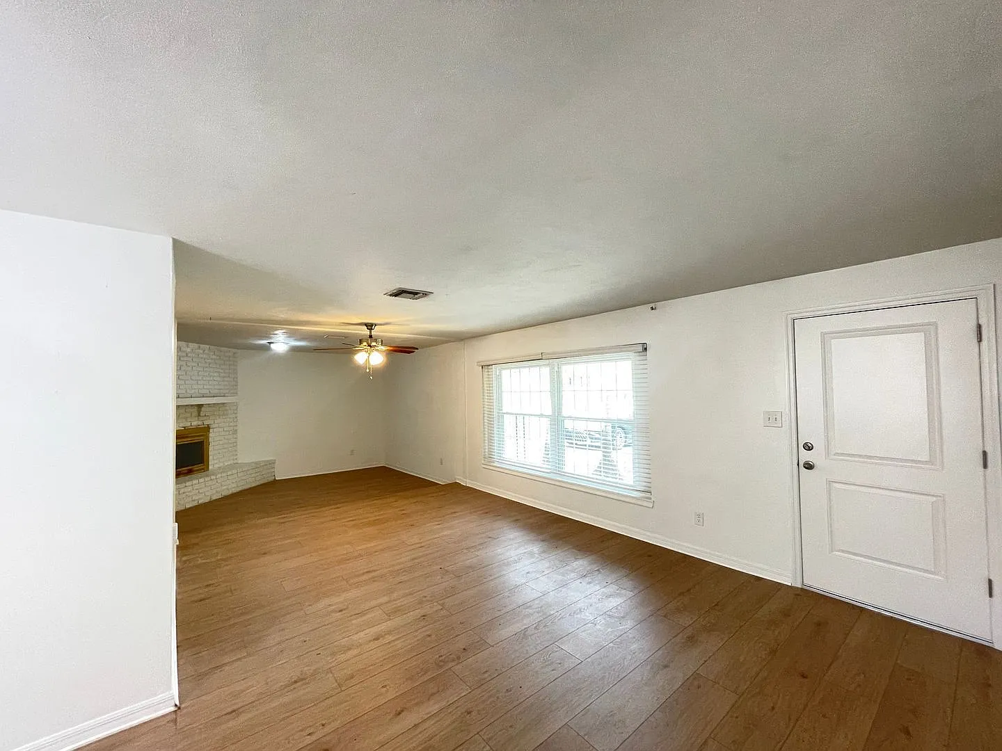 3 bed, 2.0 bath, 1320 sqft, $2,295 — Photo 4