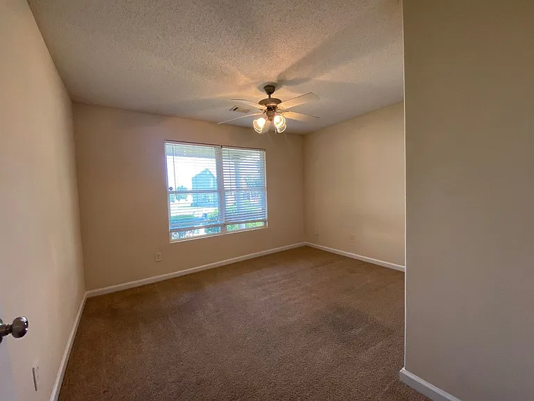 354 Bridgewater Cir — Photo 9