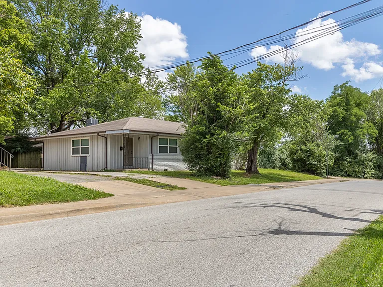 520 S Duncan Ave — Photo 24