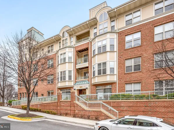 1851 Stratford Park Pl APT 305, Reston, VA 20190