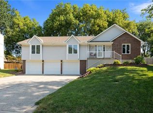 421 NW Chateau Dr, Blue Springs, MO 64014