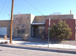 1025 Mountain Rd NW, Albuquerque, NM 87104