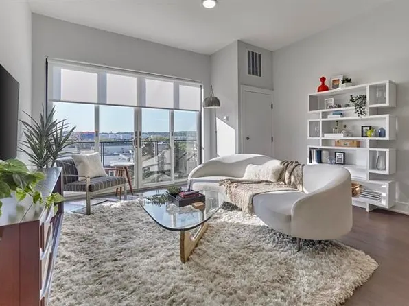 260 Avenue East image 2 of 24