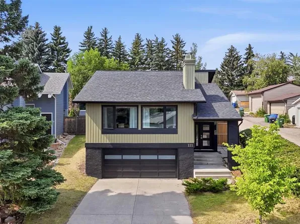111 NE Coachwood Cres SW, Calgary, AB T3H 1C2