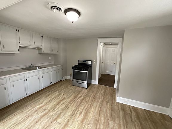 5th image of 3909 Behrwald Ave