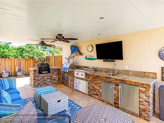 4th image of 418 NW 107th Ter