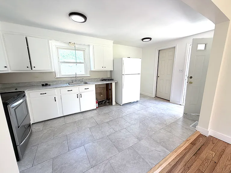 58 Barton Cir — Photo 5