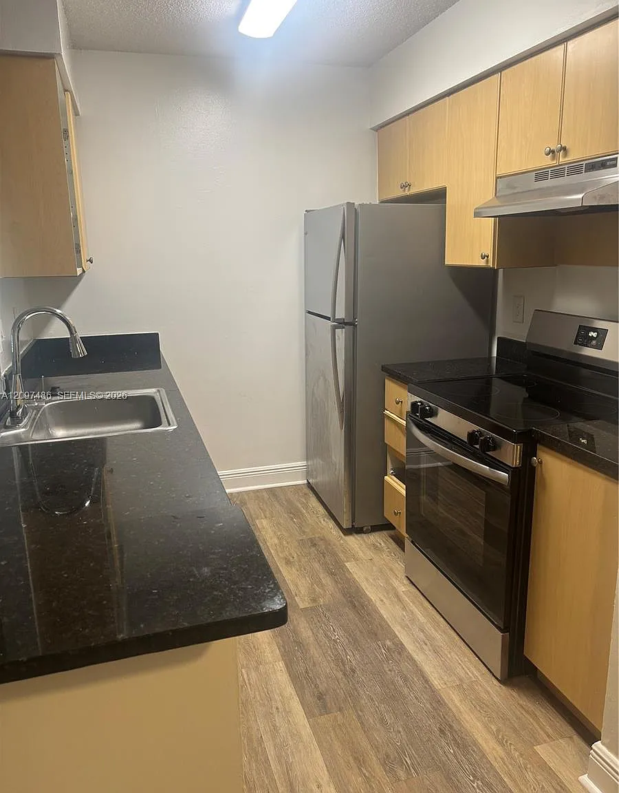 Bella Grand Condo — Photo 3