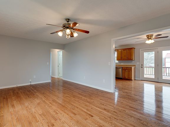 3rd image of 679 Airport Rd