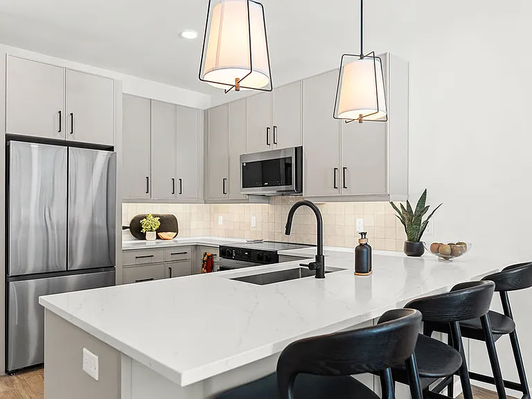 River's Edge Residences — Photo 15