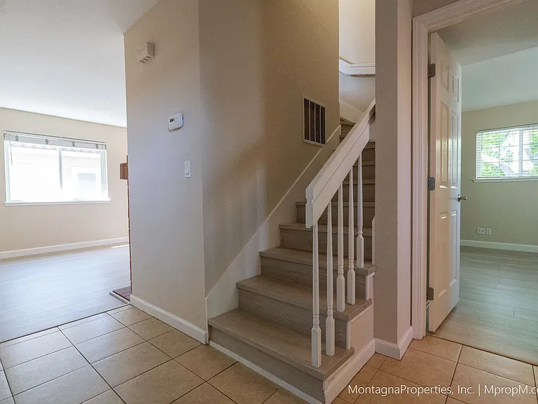 1461 Main St #1 — Photo 4
