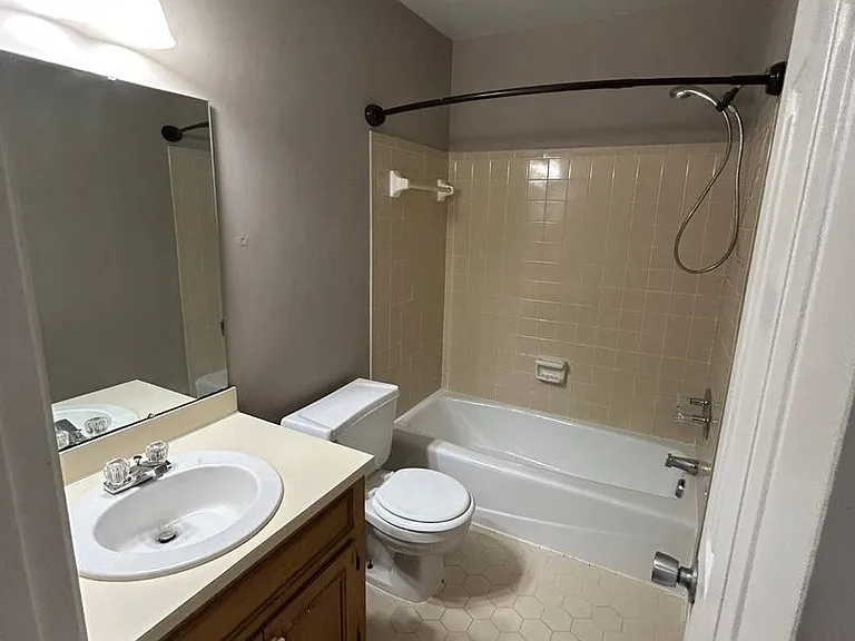 1310 Crowndale Dr — Photo 17