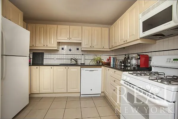 Rented by REAL New York | media 28