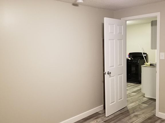 5th image of 128 N Franklin St #2B