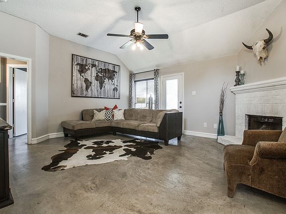 4th image of 1117 Old Knoll Dr