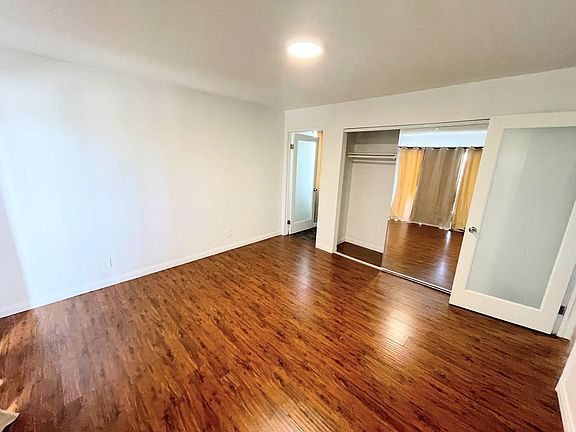 5th image of 217 N Mariposa Ave #304