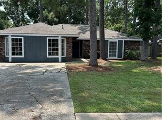 121 Chestnut St, Mandeville, LA 70471