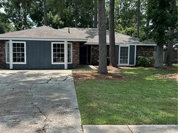 121 Chestnut St, Mandeville, LA 70471