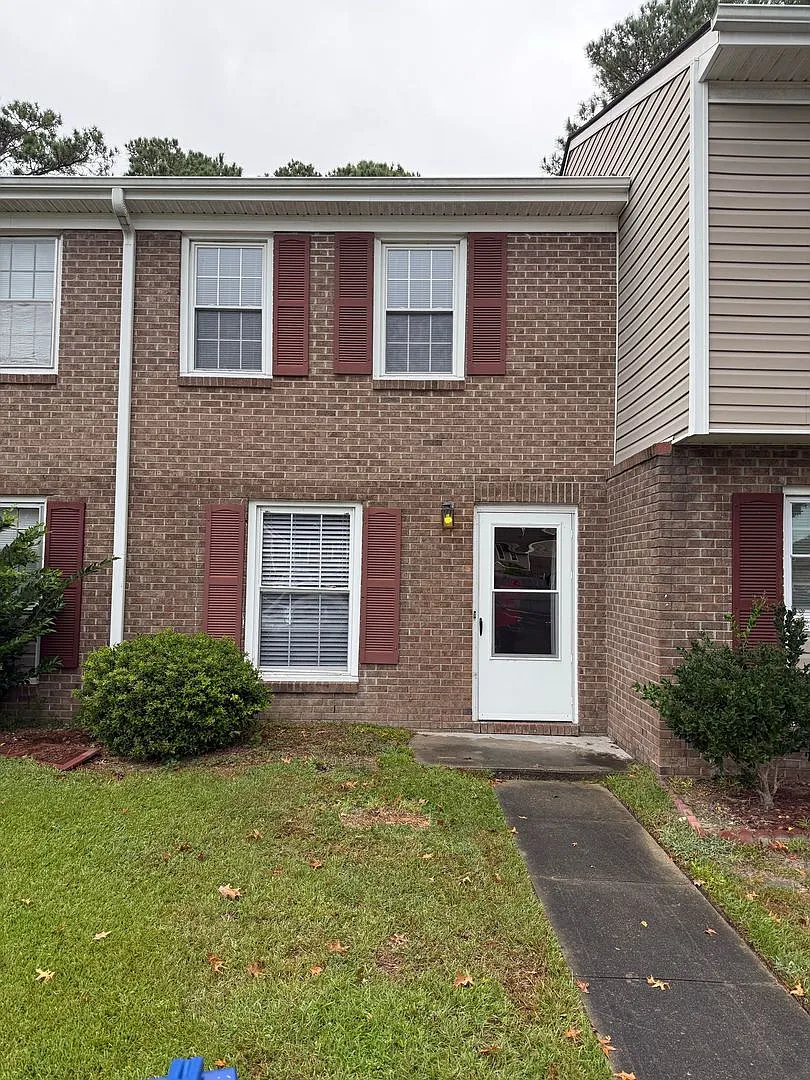 Nice 2 bedroom, 1.5 bath townhouse — Photo 1