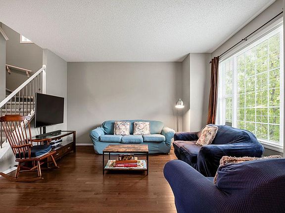 3rd image of 162 W Cranford Park SE