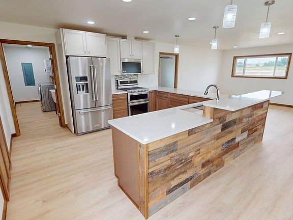 3rd image of 966 Tweed Ln