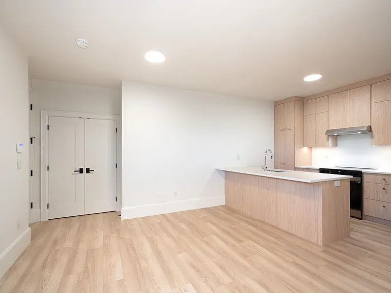 5770 Kitchener St #LOWER — Photo 7