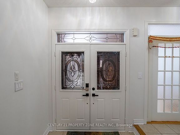 2nd image of 31 Game Creek Cres