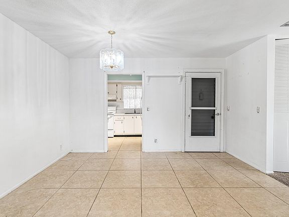 5th image of 2893 Crosley Drive W #A
