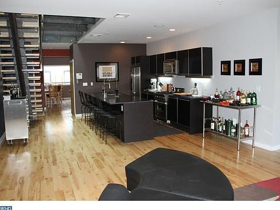 4th image of 135 W Laurel St #B