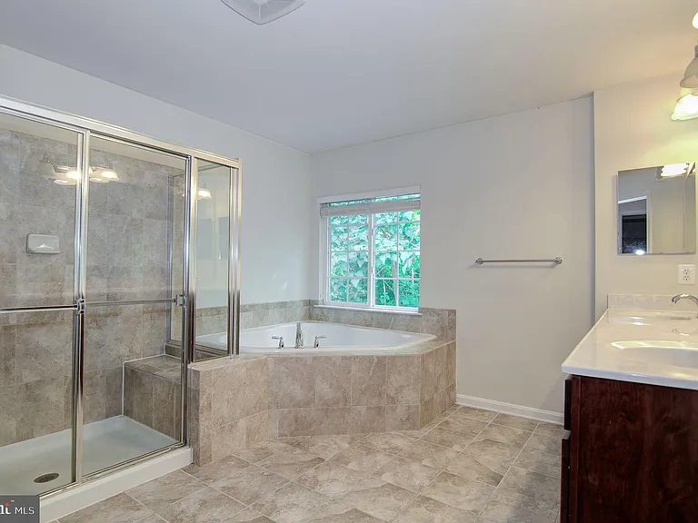 3401 Eagle Ridge Dr — Photo 29