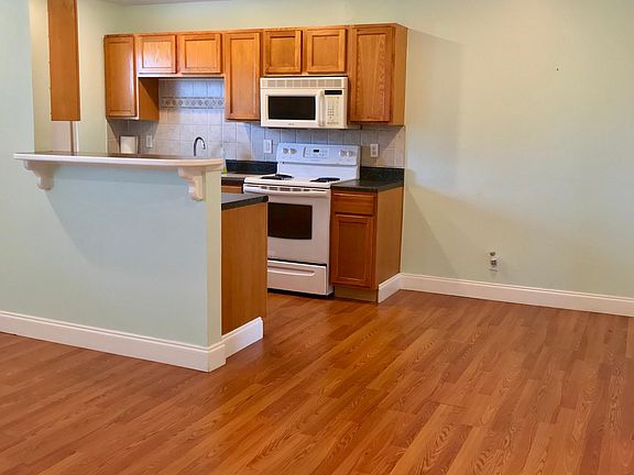 4th image of 2309 SE 4th St