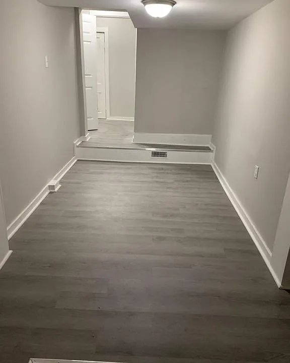 111 W Pearl St