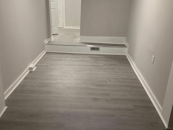 111 W Pearl St