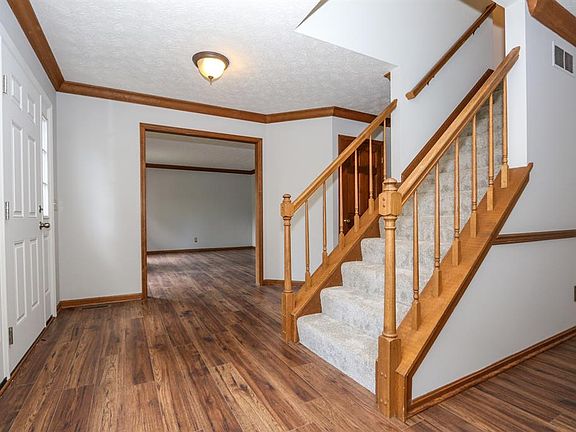 3rd image of 117 Bradford Dr