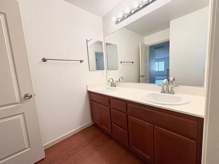 5454 Gold Creek Cir — Photo 25