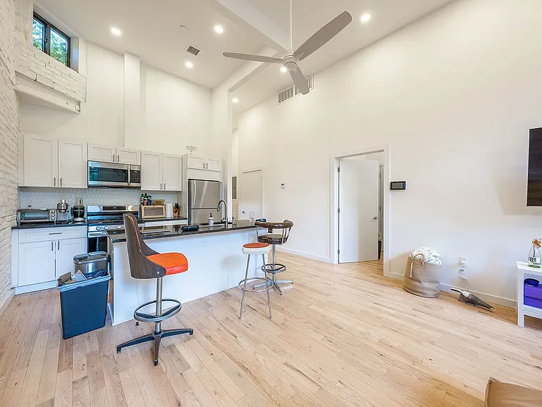 185 Chauncey St #1R — Photo 3