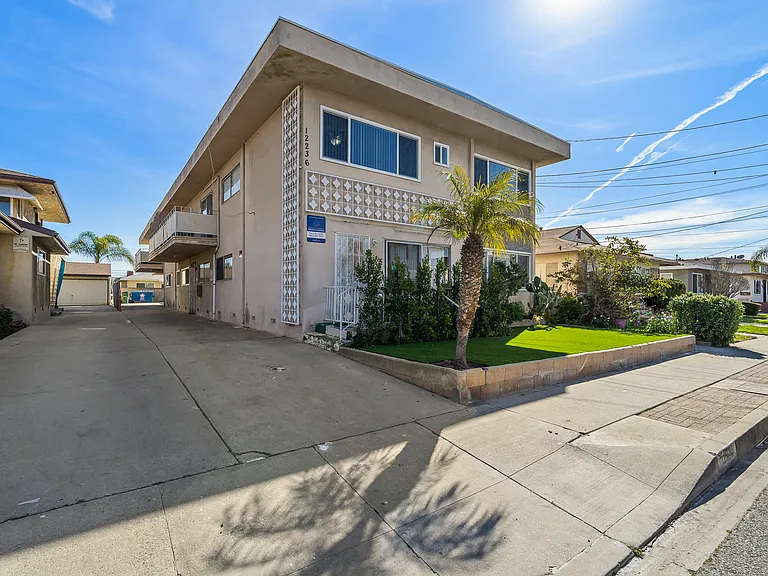 12236 Manor Dr. — Photo 56