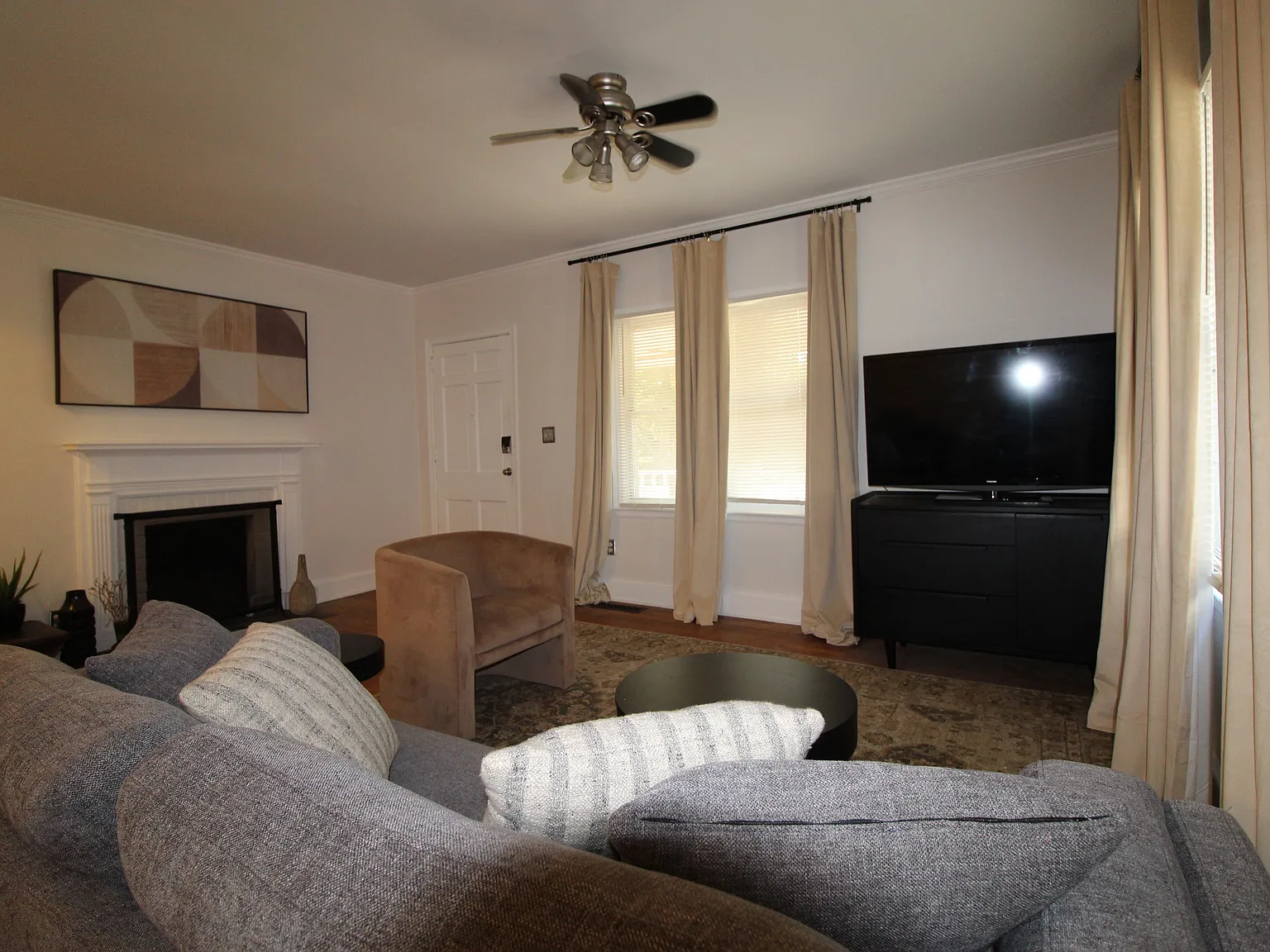 936 E Lake Drive — Photo 2