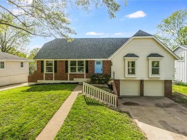 1017 SW 19th St, Blue Springs, MO 64015