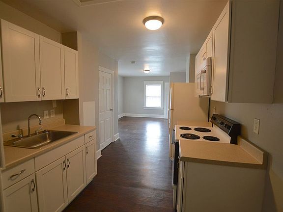 2nd image of 530 1/2 E Raymond St