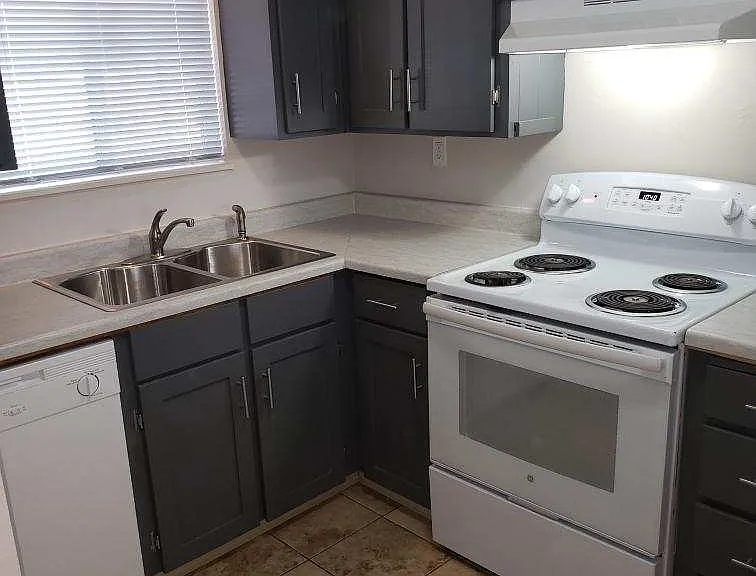 Roanoke Apartments — Photo 7
