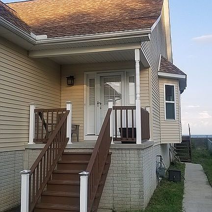 2nd image of 6880 Lakeshore Dr
