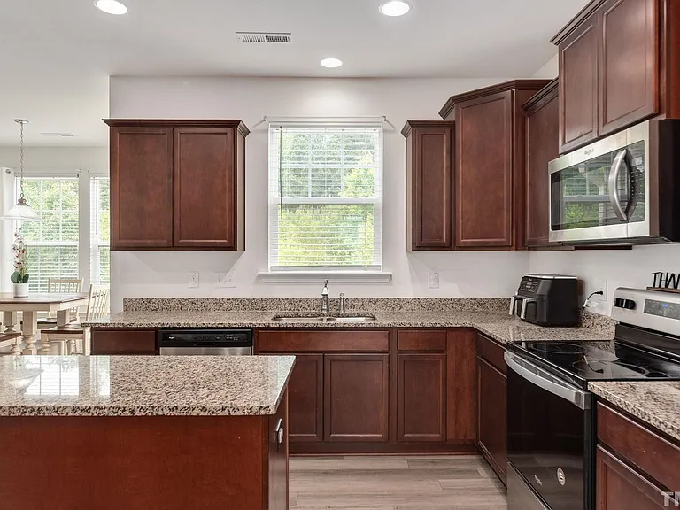220 Avery Glenn Way — Photo 23