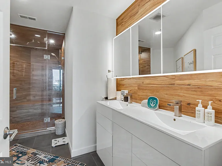 100 Harborview Dr #1001 — Photo 32