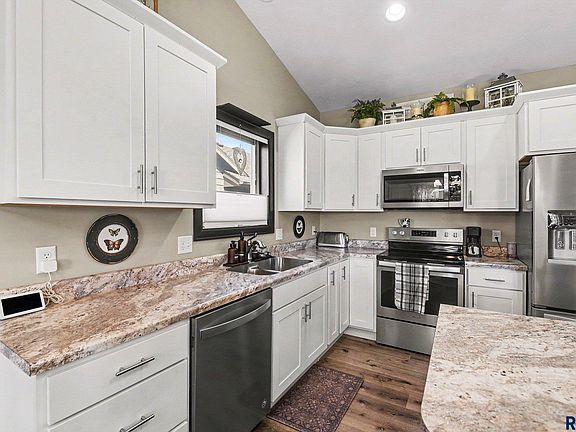 5th image of 3905 E 68th St